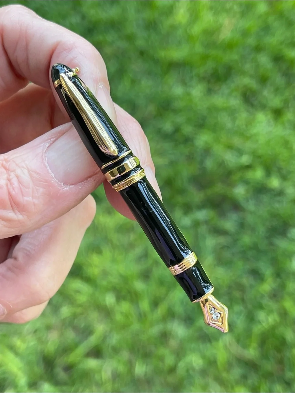 Vintage Style Fountain Pen Pin